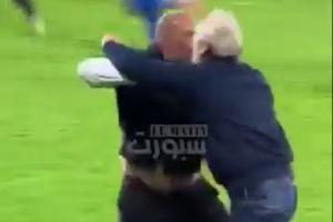 怒噴對手施巫術(shù)！無緣世界杯后，尼日利亞主帥沖向?qū)Ψ剿坪跸氪蛉? >
                                        </div>
                                    </div>
                                                                        <div   id=