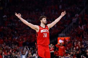 關(guān)鍵蓋帽+勾手絕平救贖！申京全場31中11得到30分13板8助5失誤