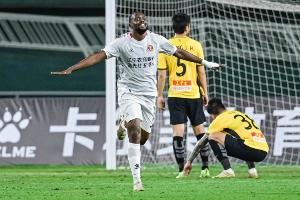 姆本扎：我可以自己打網(wǎng)約車、點(diǎn)外賣 中國足球要重視青訓(xùn)建設(shè)