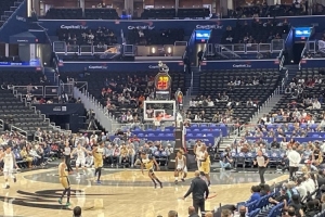 稀稀疏疏！記者曬奇才主場(chǎng)對(duì)陣籃網(wǎng)現(xiàn)場(chǎng)圖 其上座率慘淡無(wú)比