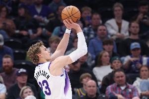 芬蘭喬丹上號(hào)！馬爾卡寧爆砍47分7板2助2斷2帽 連續(xù)兩場(chǎng)砍下40+！