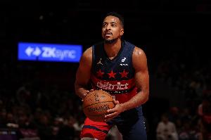 蝴蝶穿花！麥科勒姆背運(yùn)連過2人 突到籃下拉桿上籃打中