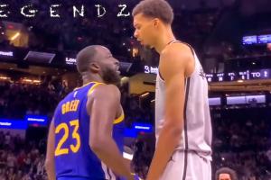 文班隔扣后怒吼！追夢回應(yīng)：你這個混蛋&垃圾！文班：在你頭頂