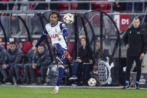 斯彭斯曾賽后忽視弗蘭克，圖赫爾：不喜歡這樣，國(guó)腳應(yīng)有行為標(biāo)準(zhǔn)