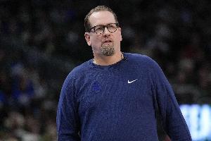 賺大了！桑德斯補(bǔ)籃造殺傷 76人挑戰(zhàn)成功改判祖巴茨犯規(guī)獲得2罰