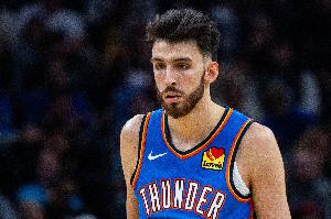 禮尚往來！切特強(qiáng)攻被馬特科維奇扇飛 防守端血帽奎因迅速回應(yīng)