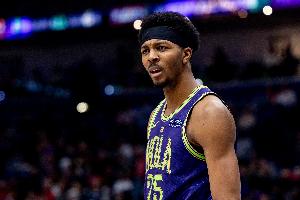 挑大梁！墨菲半場6中4貢獻(xiàn)13分4板 三分3中3