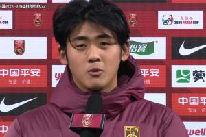 欒毅：我們非常團(tuán)結(jié)，很不容易拿下這一分，雖然說少一個(gè)人