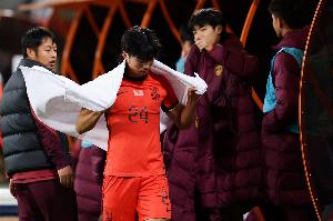 汪士欽本屆表現(xiàn)：踢呲致丟球+報(bào)復(fù)動(dòng)作染紅，擊敗韓國U22踢滿全場