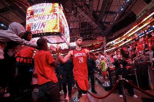 大心臟中鋒！申京本賽季關鍵時刻18中10 進球數并列聯盟第一