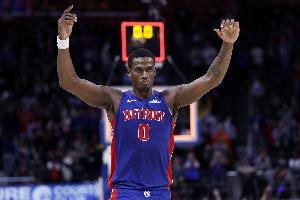 13中12砍30+15！斯圖爾特：沒人愿意站在杜倫面前防守他