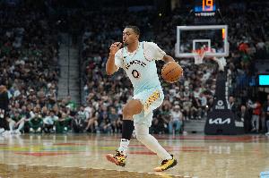 活力滿滿！凱爾登·約翰遜半場7中4拿到9分4板 正負(fù)值+5