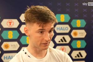 不同命！攻破俱樂(lè)部隊(duì)友大門+挺進(jìn)世界杯，蒂爾尼：總有人會(huì)輸