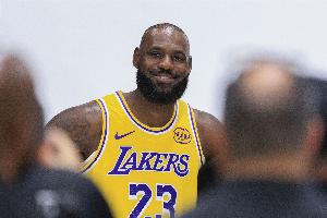 解說：老詹對比賽生疏但視野和傳球在線 艾頓&海斯吃得盆滿缽滿