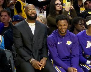 詹姆斯：布朗尼有了自己的住處 他搬出去后我們交流也少了