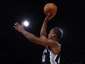 真挺準(zhǔn)！哈里森·巴恩斯半場6中4&三分4中2拿到11分3板