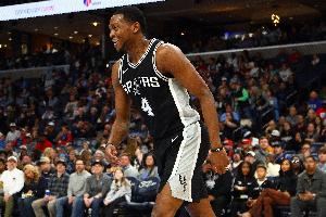 迅速反彈！?？怂沟谌?jié)7中6獨(dú)得16分 上半場僅有4分入賬