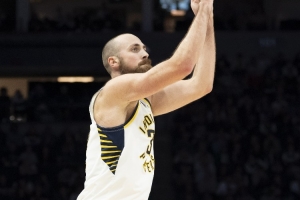 攻防都奇兵！赫夫替補(bǔ)27分鐘 13中7&三分9中4砍20分5板4助3帽