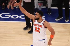 瘋狂打鐵！尼克斯半場(chǎng)全隊(duì)三分21投3中 麥克布萊德6中0&唐斯3中0