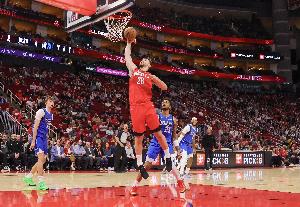 申京連續(xù)三場至少25分10板5助 火箭隊史首人