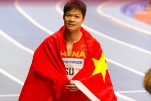 講不出再見！蘇炳添賽后90度鞠躬致謝觀眾，全場高喊蘇炳添致敬