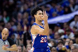 破荒！麥凱恩中投得手興奮慶祝 拿到自己本賽季首分