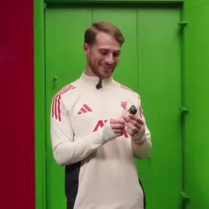 麥卡拿著梅西玩偶：我們會再次贏世界杯嗎？yes×4