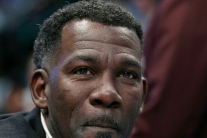 俠媒：新管理層認為交易濃眉克萊等老將 圍繞弗拉格建隊才能前進