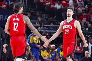 近4成時(shí)間用雙塔！火箭本季凈效率值+11.4 申京亞當(dāng)斯同場(chǎng)時(shí)+15.4