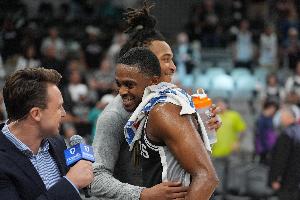 ?？怂梗何覀儸F(xiàn)在用的是全新陣容 需要快速磨合到位