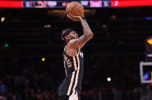 高難度！亞歷山大·沃克滯空上籃得手 老鷹完成9-2攻擊波反超馬刺