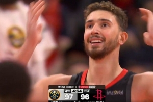 太快了！申京攻防兩端連續(xù)3次犯規(guī) 瞬間也累計(jì)5犯在身