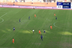 進球無效！瓦科接直塞左腳推射破門，邊裁舉旗示意越位