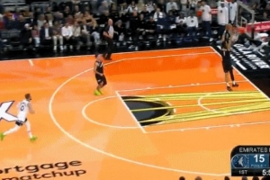 那就扣一個吧！吉萊斯皮搶到長籃板推反擊 布克輕松飛扣！