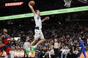 【菜鳥(niǎo)】弗拉格29分新高 樂(lè)福26分&6三分弒勇士 費(fèi)爾斯奎因穩(wěn)定