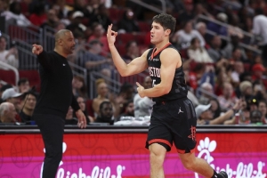 近6場(chǎng)場(chǎng)均15分命中率過(guò)半！攻防均有進(jìn)步的謝潑德已成完美拼圖？