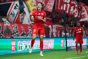 脫胎換骨！劉若釩加盟海港首賽季5球6助+奪冠，此前長(zhǎng)達(dá)2年進(jìn)球荒