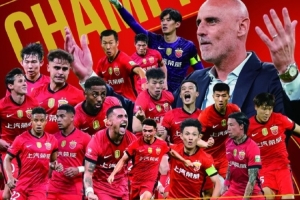 中超官方發(fā)布海港奪冠海報(bào)：團(tuán)結(jié)一心淬煉成金，三連奪冠鑄就傳奇