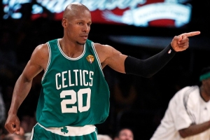 全是射手！德隆答經(jīng)典問(wèn)題：首發(fā)雷·阿倫、替補(bǔ)米勒、交易克萊