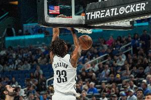 半場準(zhǔn)兩雙！克拉克斯頓8中5拿到12分9籃板4助攻 正負(fù)值達(dá)+20