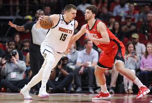 申京：約基奇是我剛進(jìn)入聯(lián)盟時(shí)的榜樣 而現(xiàn)在我也有了自己的風(fēng)格