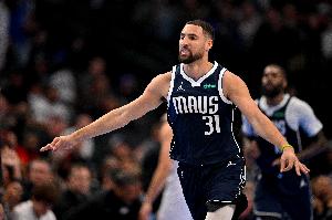 佛光重現(xiàn)！克萊側(cè)翼接球三分再中 一節(jié)半已轟進(jìn)4記三分