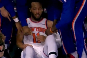 狀態(tài)火熱！布倫森底角三分再打成3+1 尼克斯反客為主15-5開局！