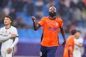 苗原：據(jù)了解海牛給蘭克爾澤的錢經(jīng)常要預(yù)支，每到關(guān)鍵比賽他又鬧