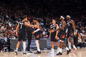 就輸在這上面！失誤對(duì)比：馬刺19次&下半場(chǎng)11次 太陽(yáng)全場(chǎng)僅6次