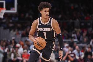 全能輸出！杰倫·約翰遜半場11中6拿16分5板4助 三項數(shù)據(jù)全隊最高