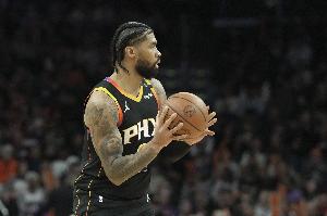 黃雀在后！吉萊斯皮精彩背傳理查茲 但后者上籃遭科內(nèi)特釘板大帽