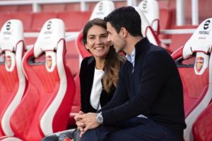 為丈夫助威！阿爾特塔妻子曬合照，慶祝阿森納北倫敦德比大勝