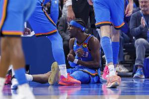 無敵！亞歷山大18中13轟37分11次三節(jié)打卡“送”楊瀚森12分鐘