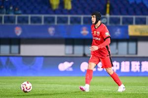 吾米提江：主教練總單獨(dú)帶我訓(xùn)練，希望以后在海港多拿幾個(gè)冠軍